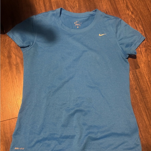 womens nike sports tshirt - Picture 5 of 6